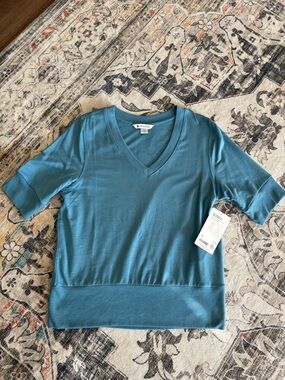 Athleta Step Forward Blue V-Neck Short Sleeve Sweatshirt Tee size M NWT